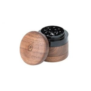 small grinder marley natural,small grinder marley,bois de noyer,petit grinder,small grinder,marley natural,cbd,cbd france,huile cbd chez cbd-grams.com